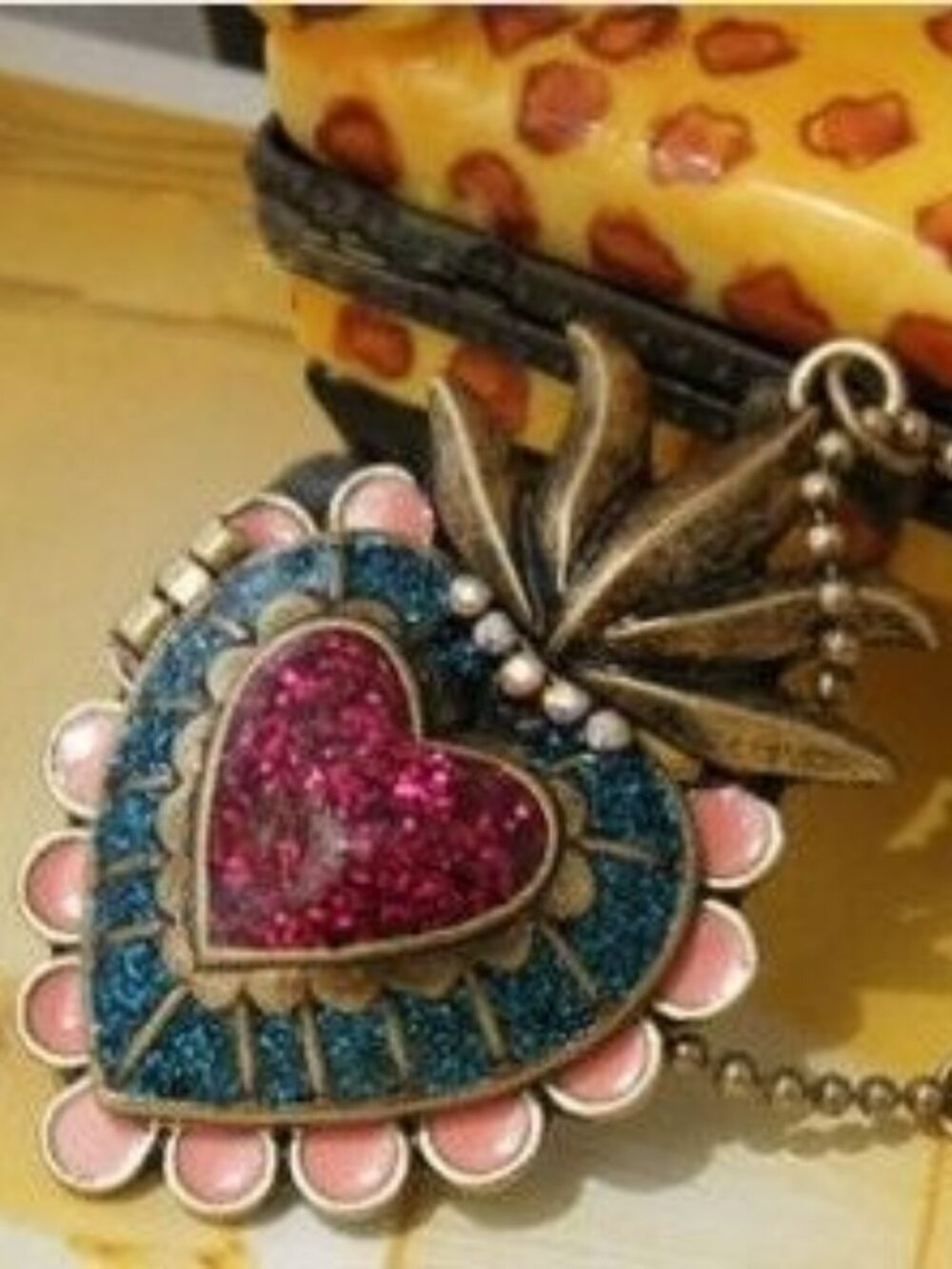 BETSEY JOHNSON Vintage Rare Viva La Betsey Sacred Heart Locket Necklace